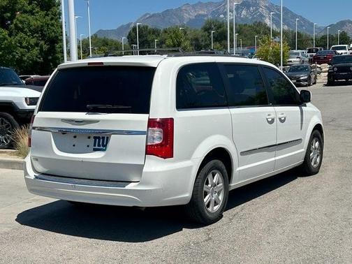 2013 Chrysler Town & Country Touring