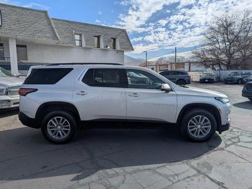 2022 Chevrolet Traverse LT Cloth