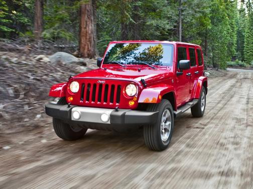Bright White Clearcoat 2012 Jeep Wrangler Unlimited Sahara