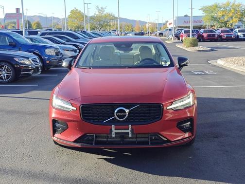 2021 Volvo S60 T5 Momentum