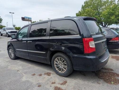2011 Chrysler Town & Country Limited