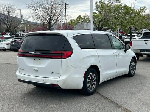 2023 Chrysler Pacifica Hybrid Touring L