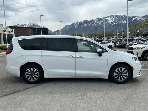2023 Chrysler Pacifica Hybrid Touring L