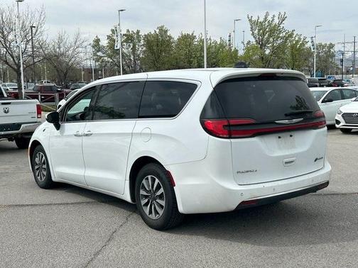 2023 Chrysler Pacifica Hybrid Touring L