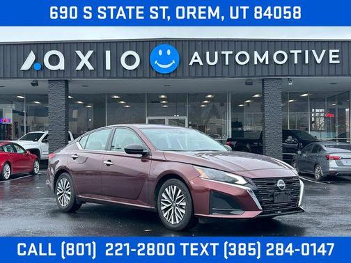 Garnet Pearl Me 2024 Nissan Altima 2.5 SV