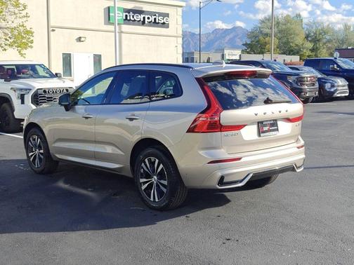 2025 Volvo XC60 B5 Core