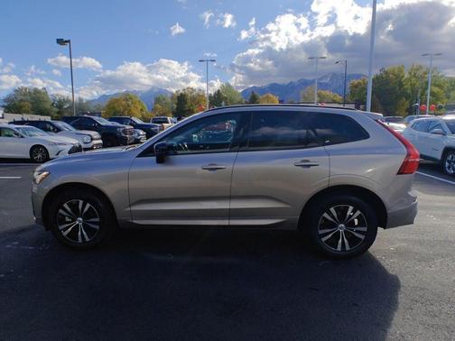 2025 Volvo XC60 B5 Core