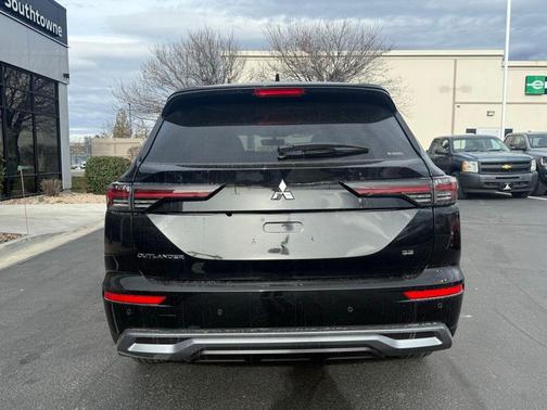 2026 Mitsubishi Outlander SE