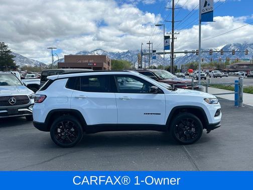 Bright White Clearcoat 2025 Jeep Compass Latitude