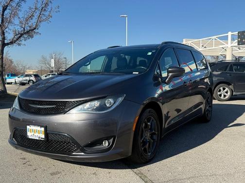 2019 Chrysler Pacifica Touring-L Plus