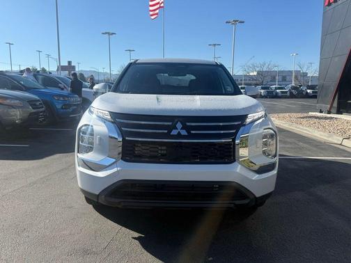 2026 Mitsubishi Outlander ES