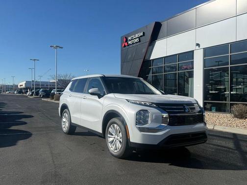 2026 Mitsubishi Outlander ES