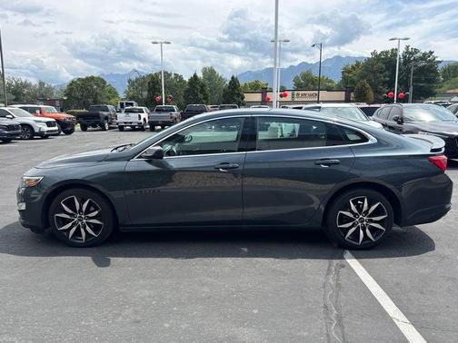 Shadow Gray Metallic 2020 Chevrolet Malibu RS