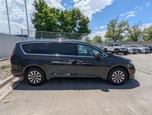 2021 Chrysler Pacifica Hybrid Touring L