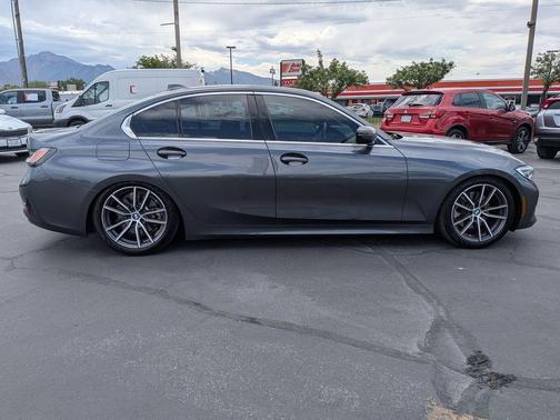 2022 BMW 330 i xDrive
