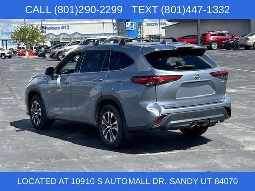 Moon Dust 2020 Toyota Highlander Hybrid XLE
