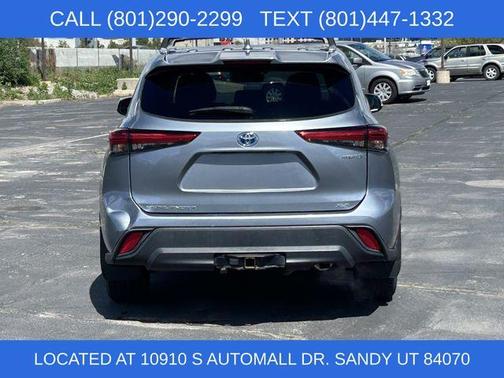 Moon Dust 2020 Toyota Highlander Hybrid XLE
