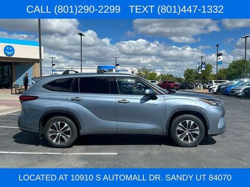 Moon Dust 2020 Toyota Highlander Hybrid XLE