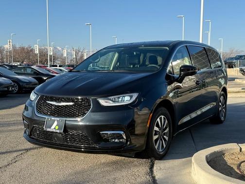 2022 Chrysler Pacifica Hybrid Touring L