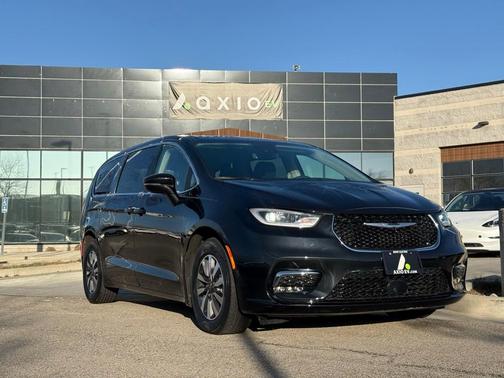 2022 Chrysler Pacifica Hybrid Touring L