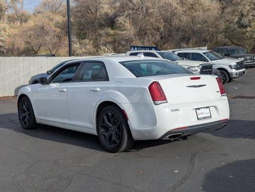 2022 Chrysler 300 Touring