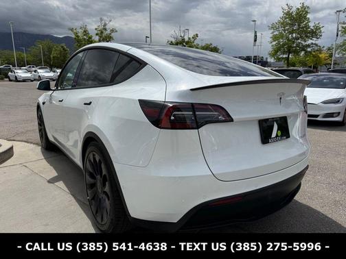 Pearl White Multi 2022 Tesla Model Y Performance