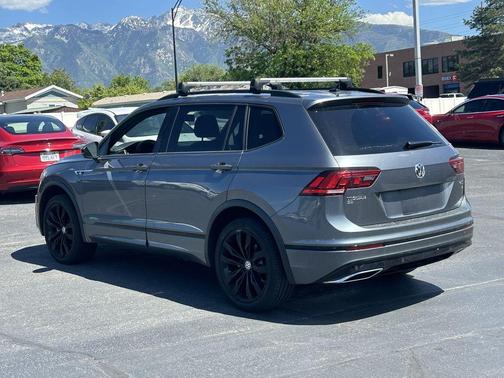 Platinum Gray Metallic 2021 Volkswagen Tiguan 2.0T SE R-Line Black