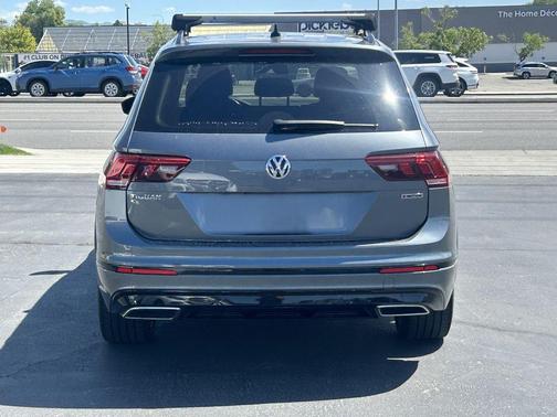 Platinum Gray Metallic 2021 Volkswagen Tiguan 2.0T SE R-Line Black
