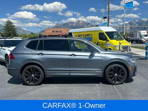 Platinum Gray Metallic 2021 Volkswagen Tiguan 2.0T SE R-Line Black