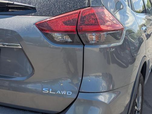 Gun Metallic 2018 Nissan Rogue SL