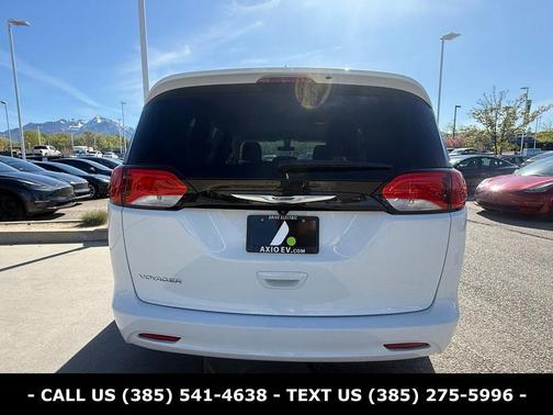 Bright White Clearcoat 2022 Chrysler Voyager LX