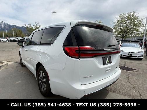 Bright White Clearcoat 2024 Chrysler Pacifica Hybrid Select