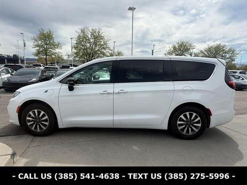 Bright White Clearcoat 2024 Chrysler Pacifica Hybrid Select