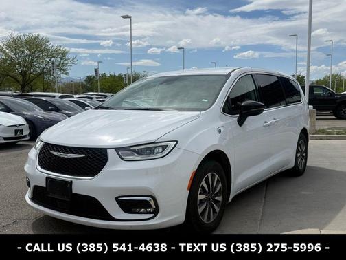 Bright White Clearcoat 2024 Chrysler Pacifica Hybrid Select