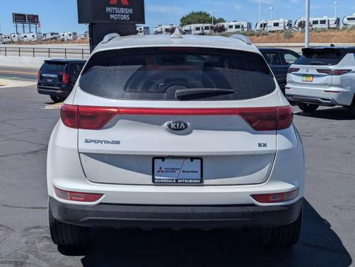 Snow White Pearl 2017 Kia Sportage EX
