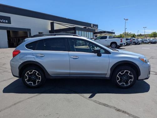 Ice Silver Metallic 2016 Subaru Crosstrek 2.0i