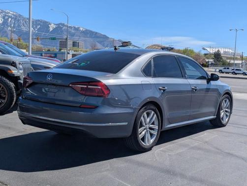 Platinum Gray Metallic 2019 Volkswagen Passat 2.0T Wolfsburg
