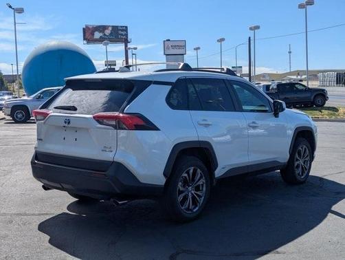 2022 Toyota RAV4 Hybrid XLE Premium