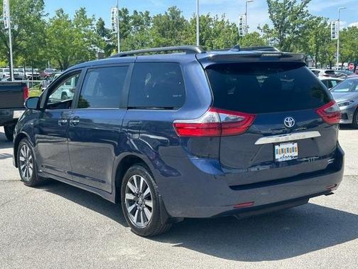2020 Toyota Sienna XLE