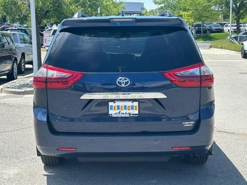 2020 Toyota Sienna XLE