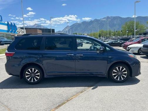 2020 Toyota Sienna XLE