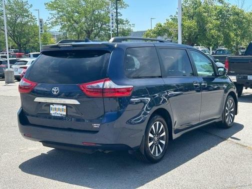 2020 Toyota Sienna XLE