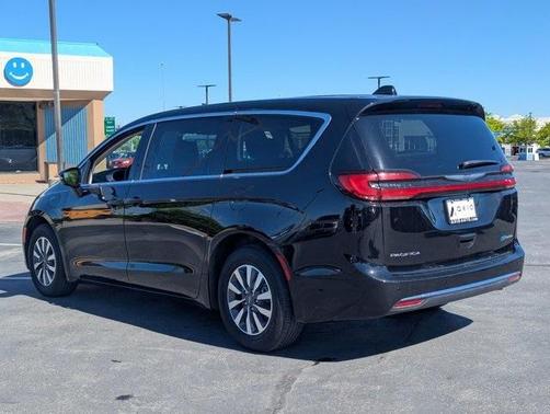 2024 Chrysler Pacifica Hybrid Select