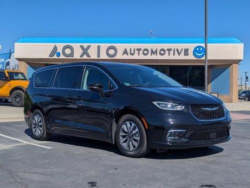 2024 Chrysler Pacifica Hybrid Select