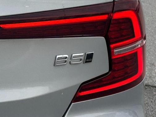 2024 Volvo S60 B5 Plus Dark Theme