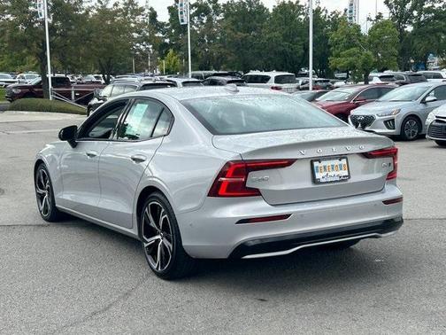 2024 Volvo S60 B5 Plus Dark Theme