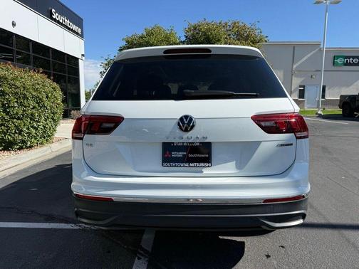 Pure White 2022 Volkswagen Tiguan 2.0T SE