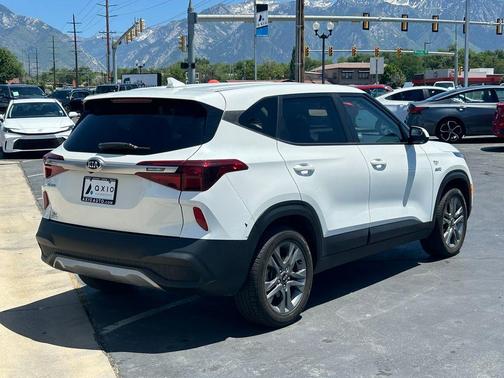 Snow White Pearl 2021 Kia Seltos LX