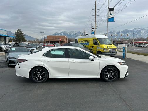 2022 Toyota Camry SE