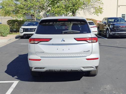 Diamond White 2025 Mitsubishi Outlander PHEV SE